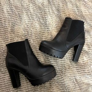 Ankle bootie by Steven madden